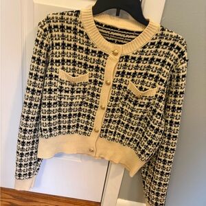 Stylish Black and Cream Women's Sweater yozui